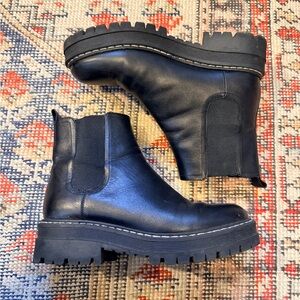 Black Chelsea Lug Sole Boots - Women 7